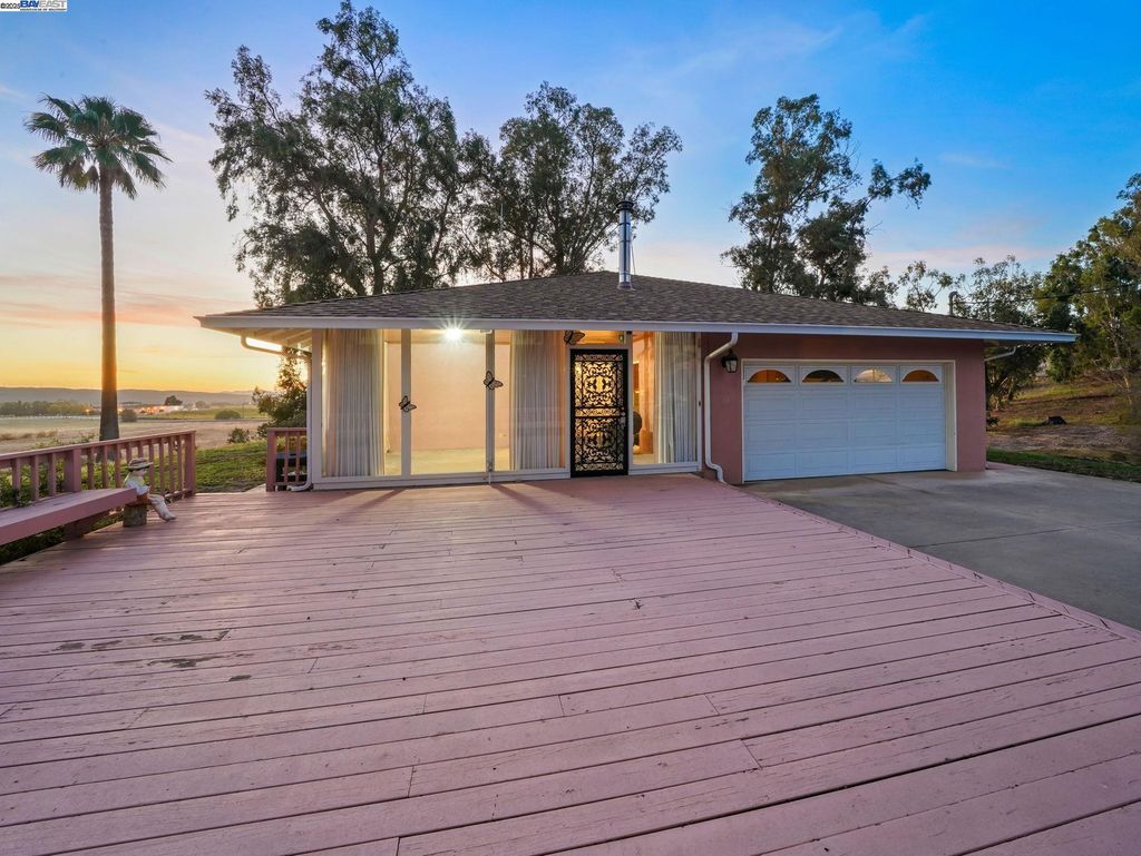 Photo of 3825 Jerrold Rd, Livermore, CA 94550 (MLS # 41116296)