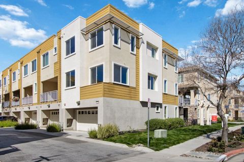 Photo of 675 Tigerseye Loop, San Jose, CA 95123 (MLS # ML82035315)