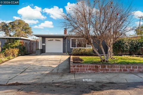 Photo of 3114 Ameno Rd, Concord, CA 94519 (MLS # 41121445)