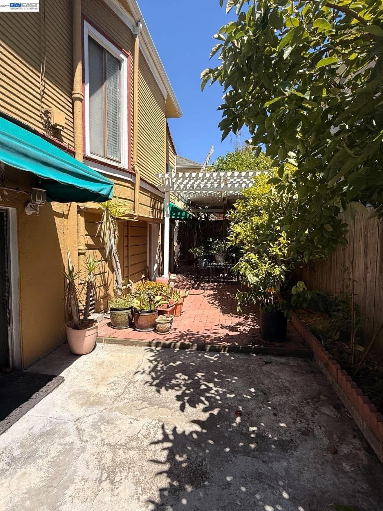 1722 Bay