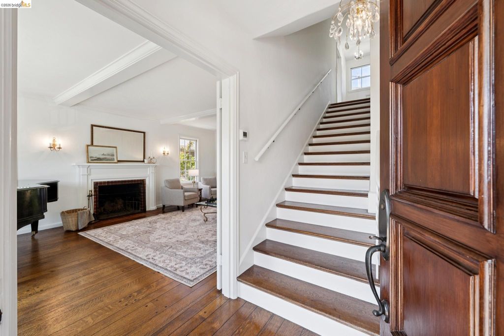 Photo of 350 Florence Ave, Oakland, CA 94618 (MLS # 41135403)