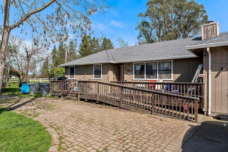 672 IRWIN LN — listing photo 9