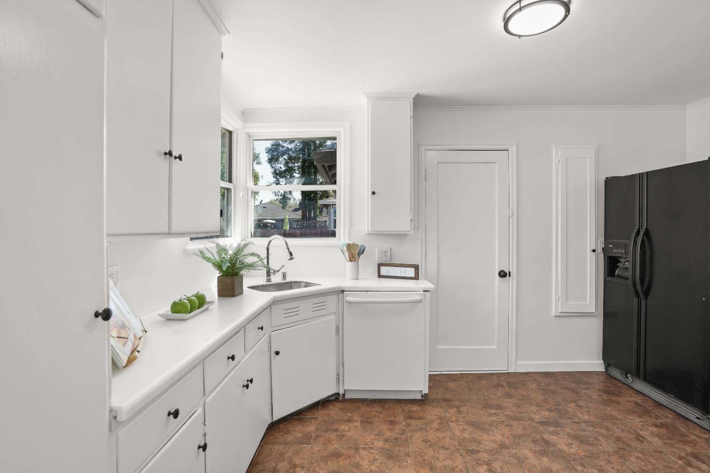 San Mateo, California 94401, United States, 2 Bedrooms Bedrooms, ,1 BathroomBathrooms,Residential,Pending,142139