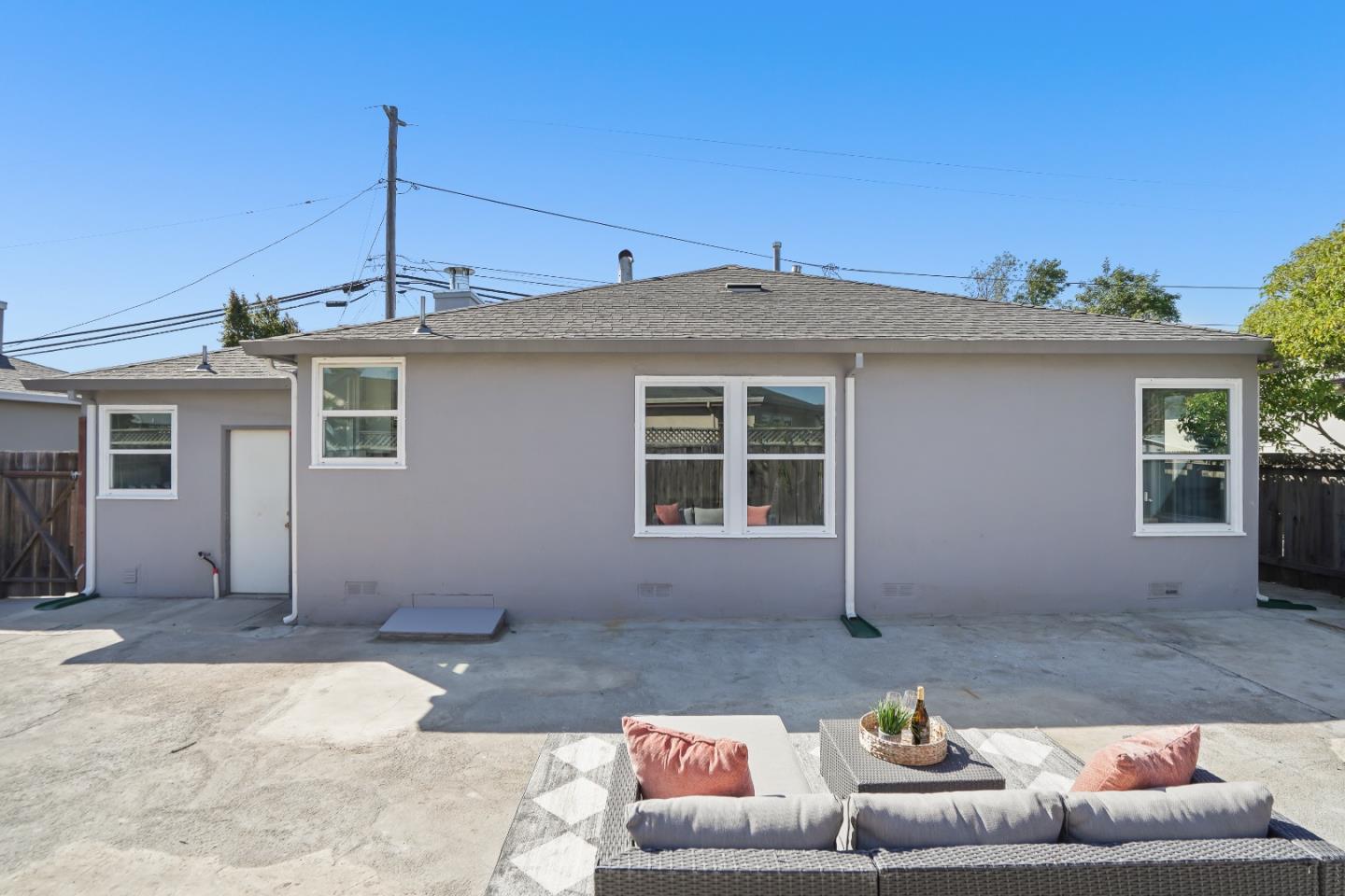 San Mateo, California 94401, United States, 2 Bedrooms Bedrooms, ,1 BathroomBathrooms,Residential,Pending,142139