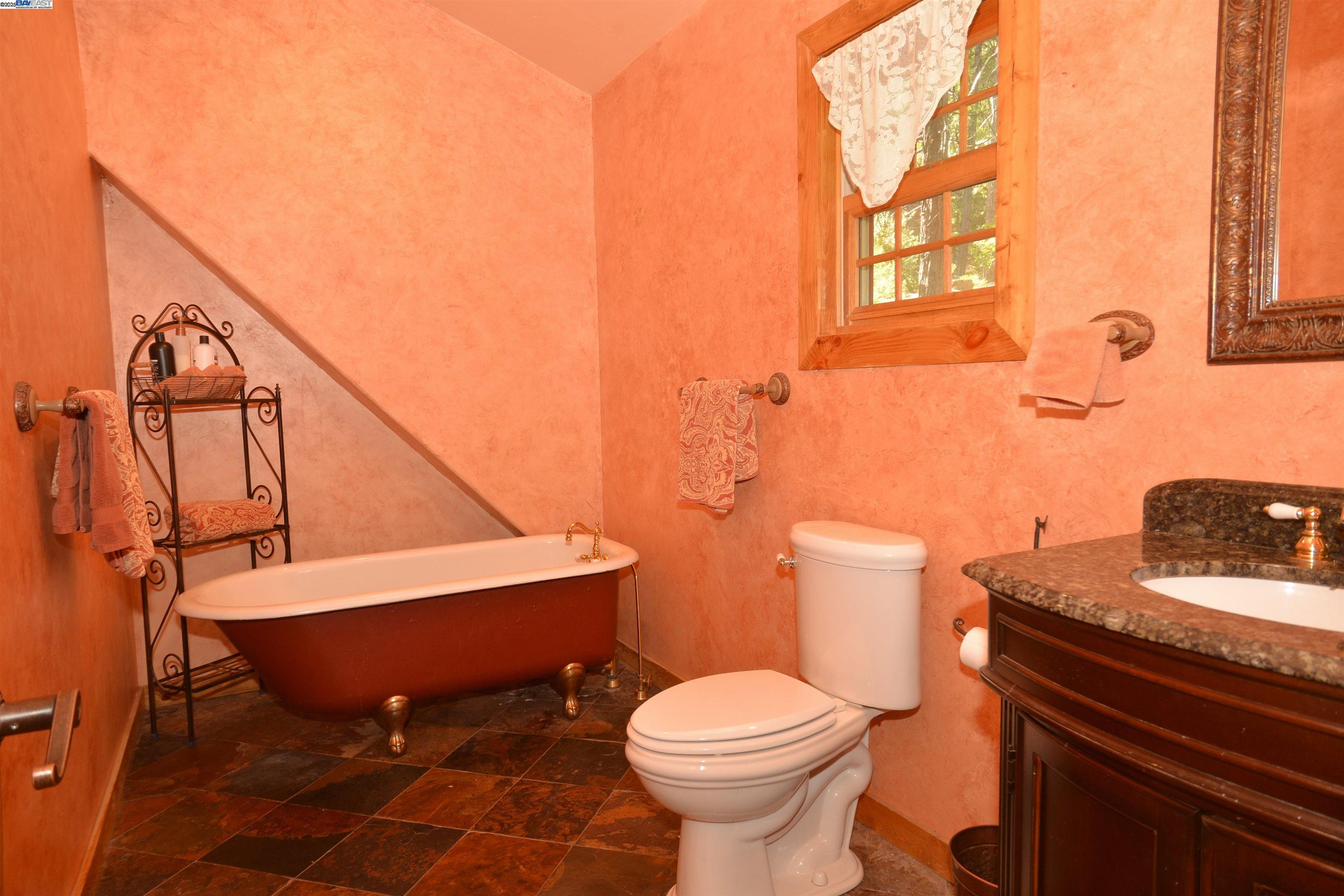 Nevada City, California 95959, United States, 3 Bedrooms Bedrooms, ,3 BathroomsBathrooms,Residential,Active,184691