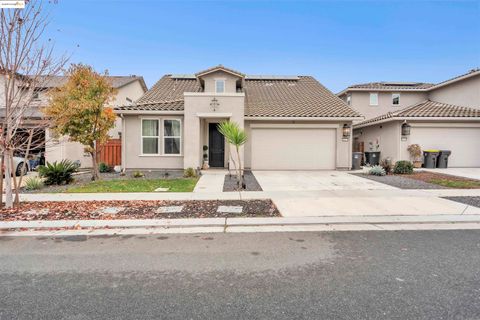 Photo of 16977 Bach Dr, Lathrop, CA 95330 (MLS # 41119376)