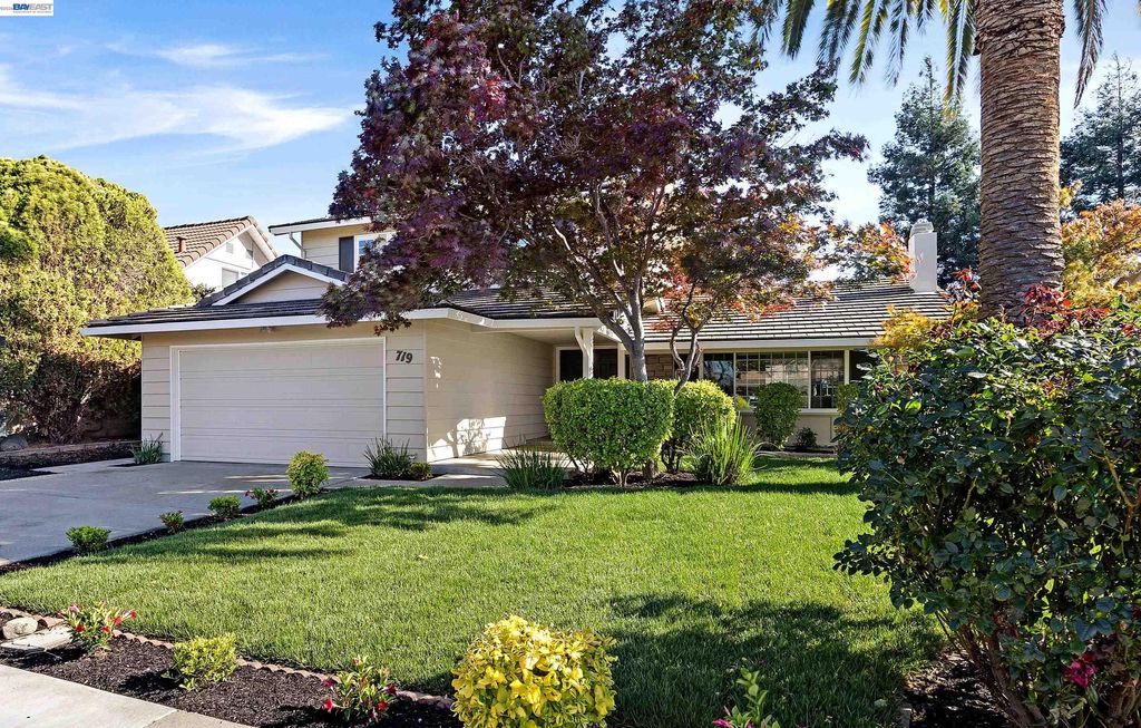 Photo of 719 Via Del Sol, Livermore, CA 94550 (MLS # 41135091)