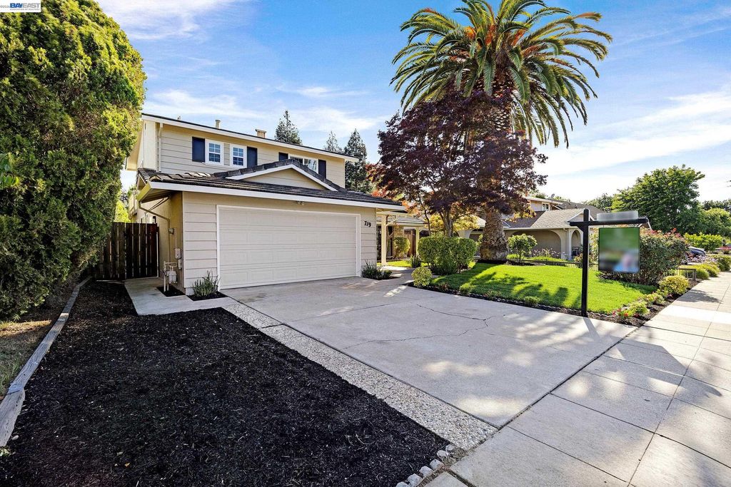 Photo of 719 Via Del Sol, Livermore, CA 94550 (MLS # 41135091)