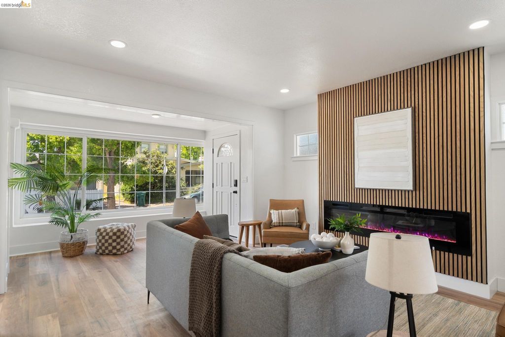 Photo of 4006 Carrington St, Oakland, CA 94601 (MLS # 41135599)