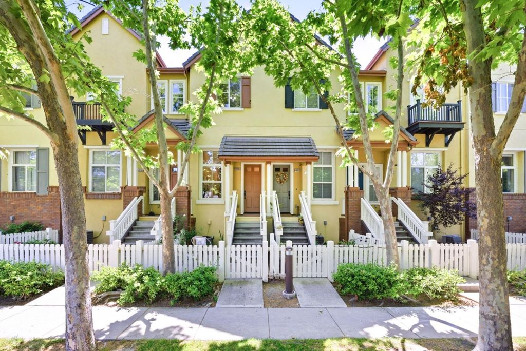 Photo of 49096 Woodgrove Common, Fremont, CA 94539 (MLS # ML82048061)