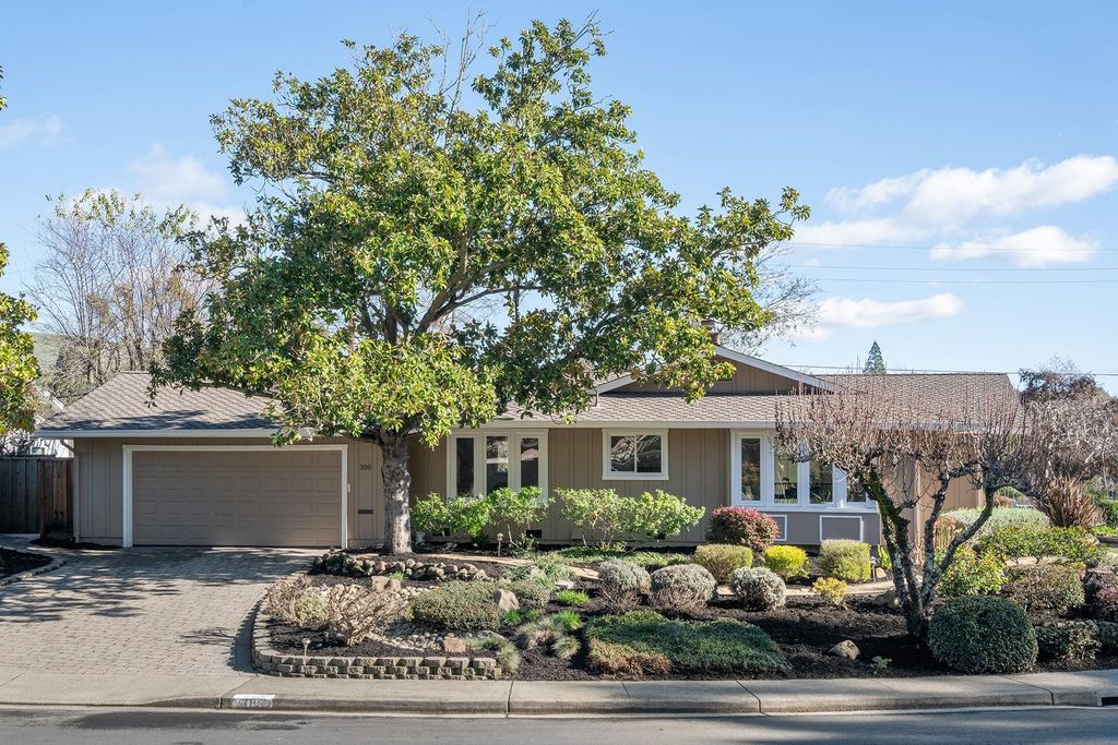 Photo of 300 Constance Place, Moraga, CA 94556 (MLS # 41120232)