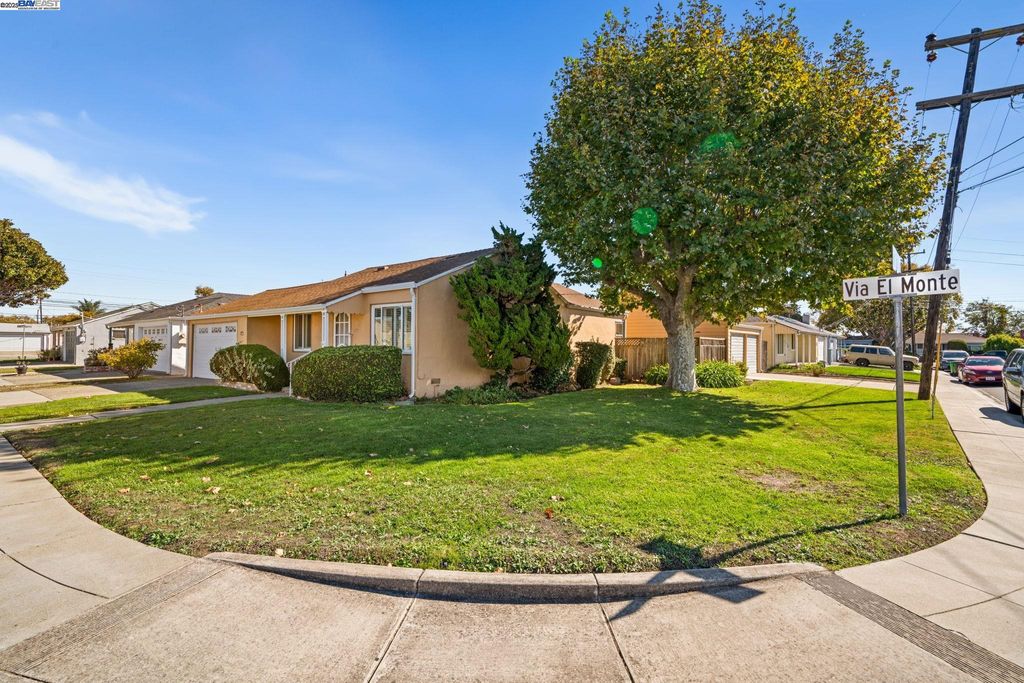 Photo of 1266 Via El Monte, San Lorenzo, CA 94580 (MLS # 41116225)