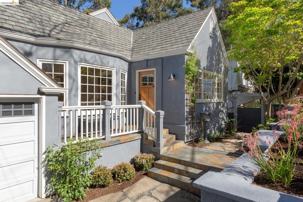 Photo of 633 Moraga Ave, Piedmont, CA 94611 (MLS # 41126950)