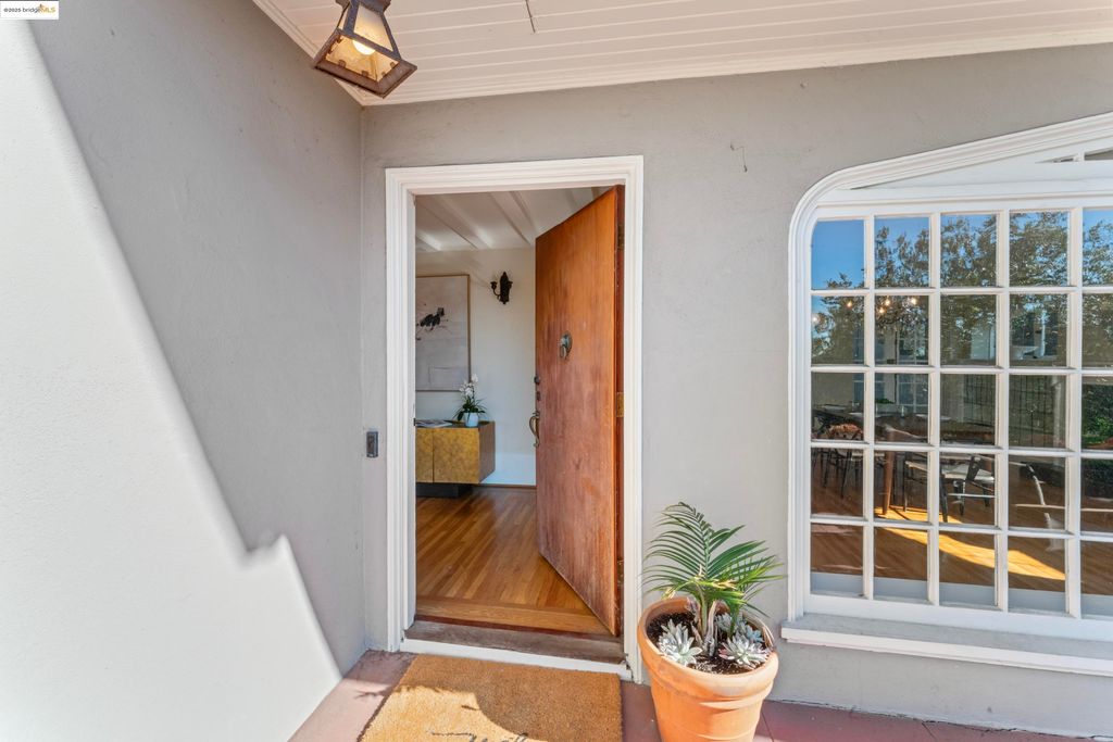 Photo of 44 Oak Ridge Rd, Berkeley, CA 94705 (MLS # 41116315)