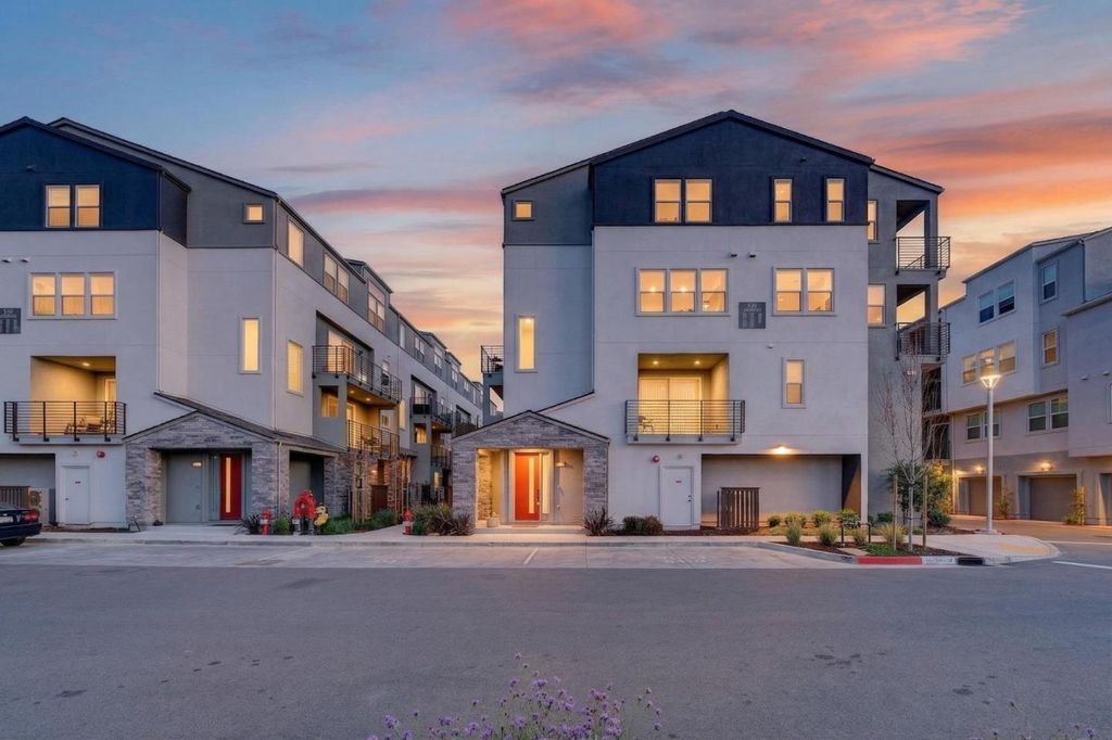 Photo of 550 Redberry Way, San Jose, CA 95117 (MLS # ML82040887)