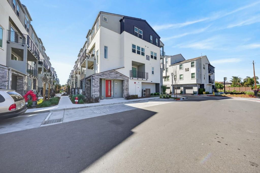 Photo of 550 Redberry Way, San Jose, CA 95117 (MLS # ML82040887)