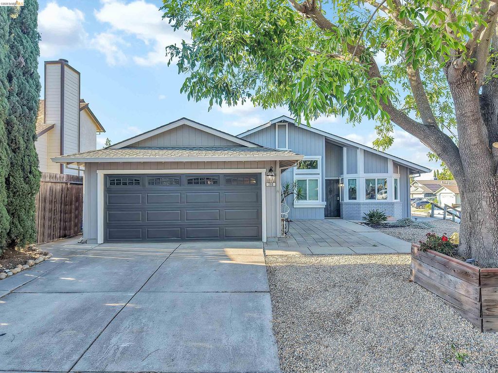 Photo of 200 Spindrift Ct, Oakley, CA 94561 (MLS # 41135000)