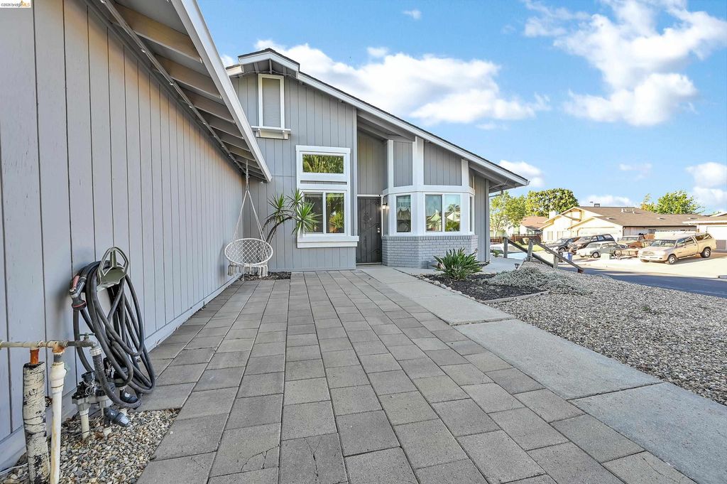 Photo of 200 Spindrift Ct, Oakley, CA 94561 (MLS # 41135000)