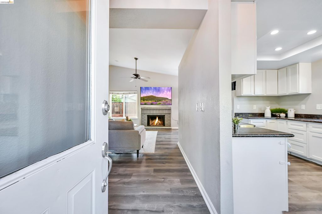 Photo of 200 Spindrift Ct, Oakley, CA 94561 (MLS # 41135000)