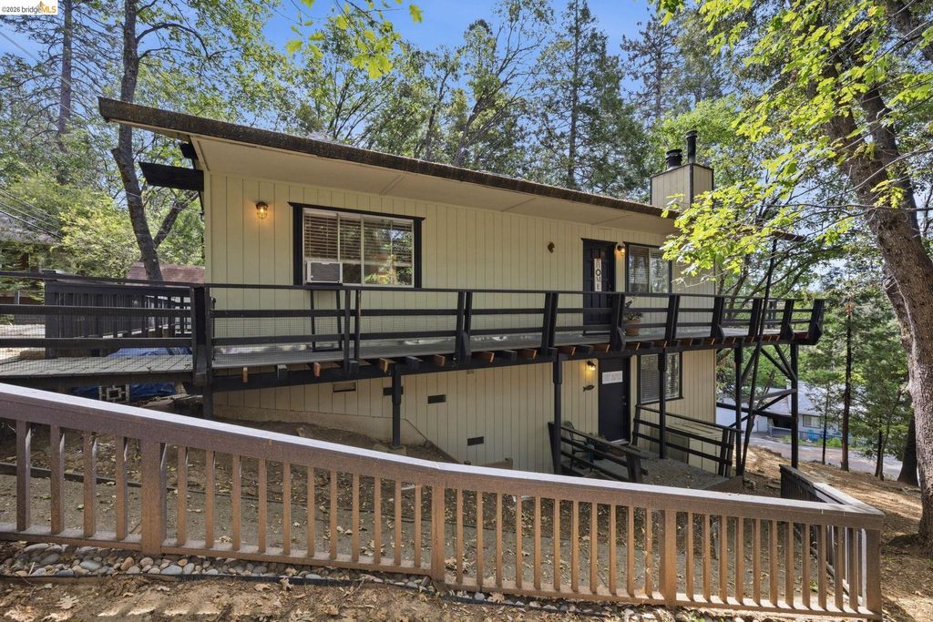 Photo of 23303 Bluebird Hill Rd, Twain Harte, CA 95383 (MLS # 41135624)
