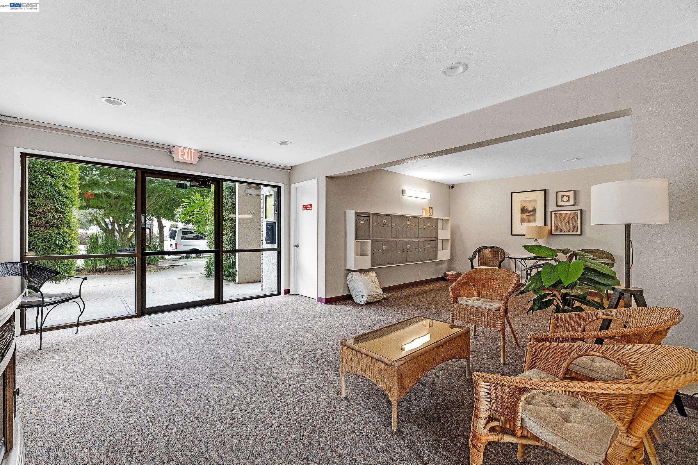 2133 Santa Clara Ave
