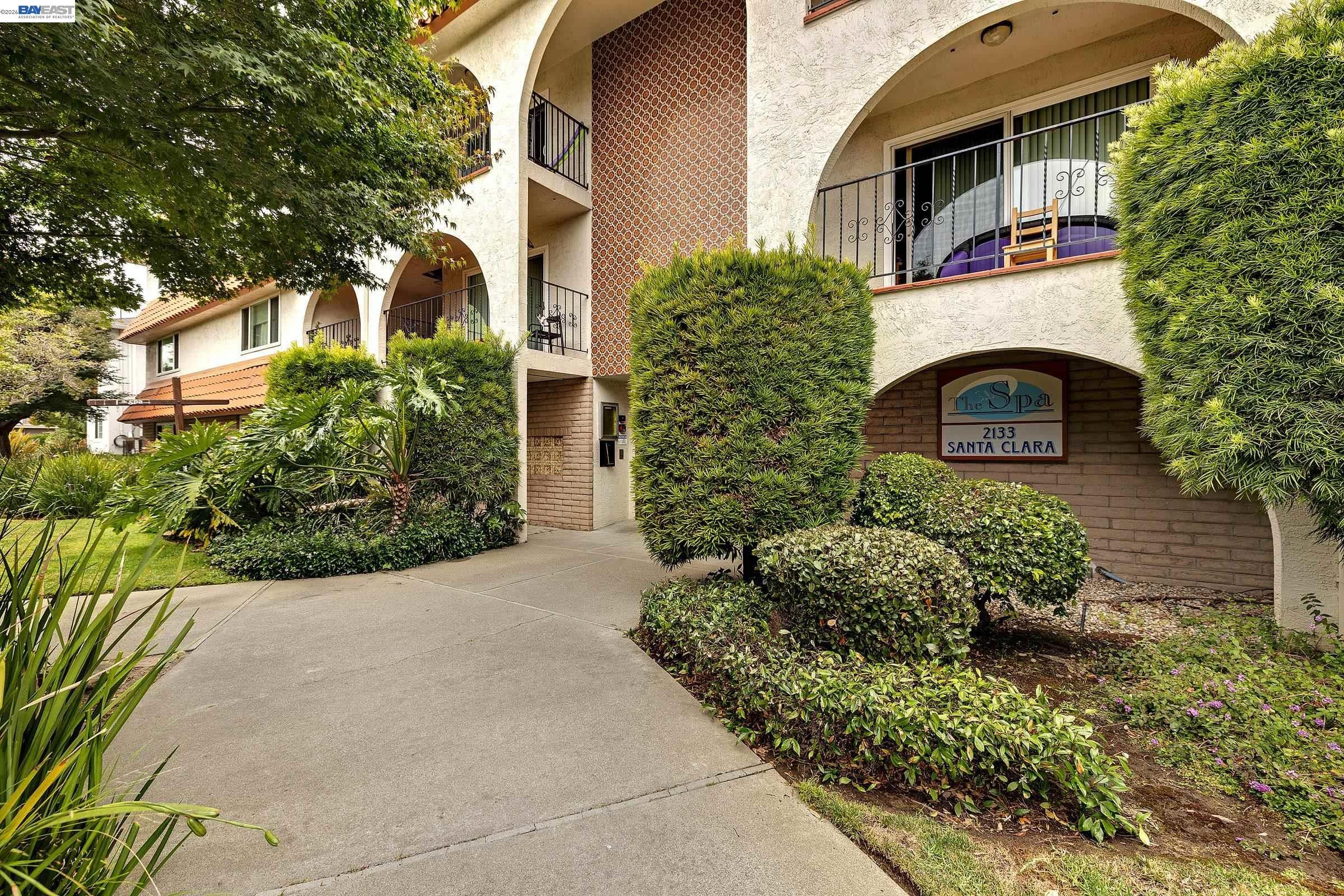2133 Santa Clara Ave
