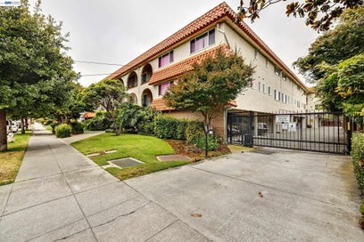 2133 Santa Clara Ave Alameda CA 94501