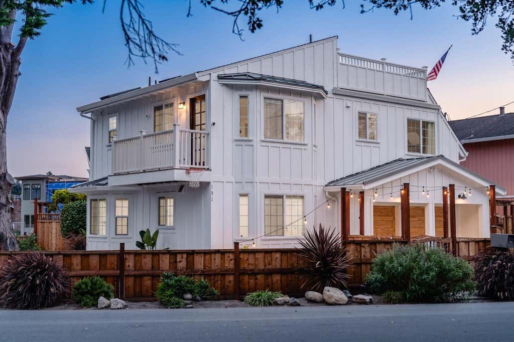 Photo of 131 Seacliff Drive, Aptos, CA 95003 (MLS # ML82057819)