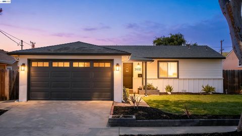 Photo of 31032 Carroll Ave, Hayward, CA 94544 (MLS # 41132767)