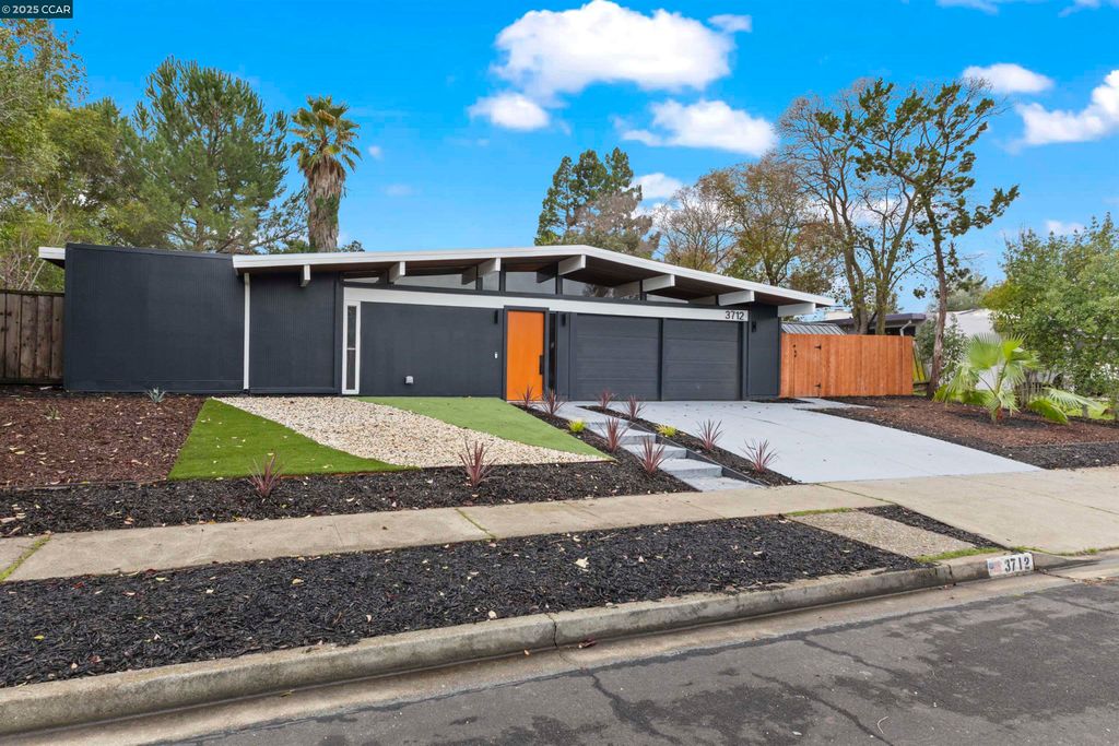 Photo of 3712 Barrington Dr, Concord, CA 94518 (MLS # 41119661)