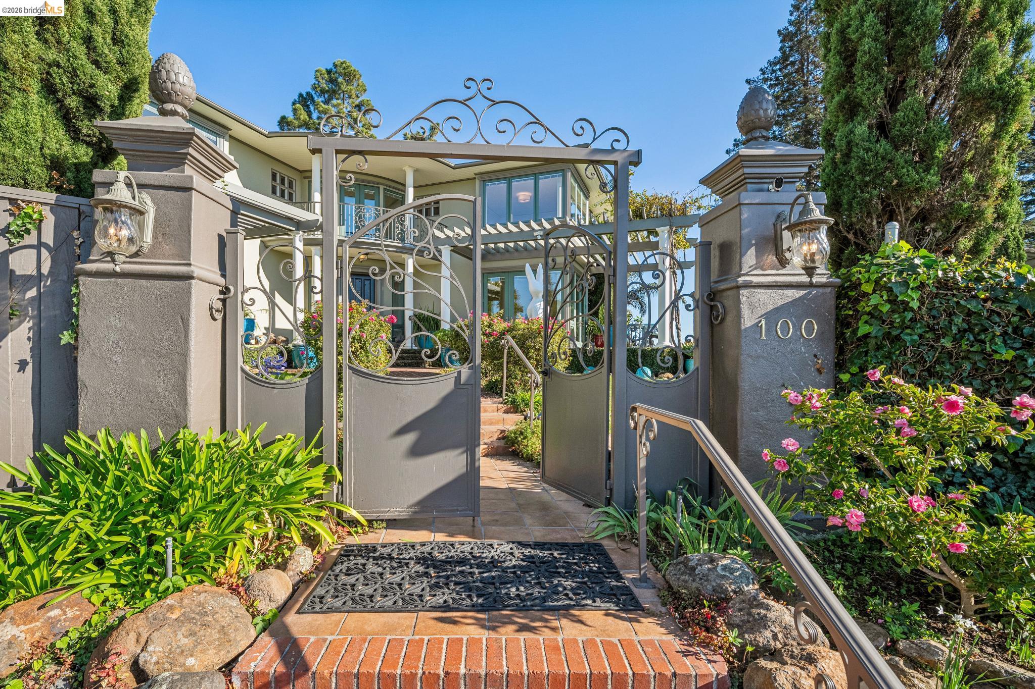 100 Pershing Dr