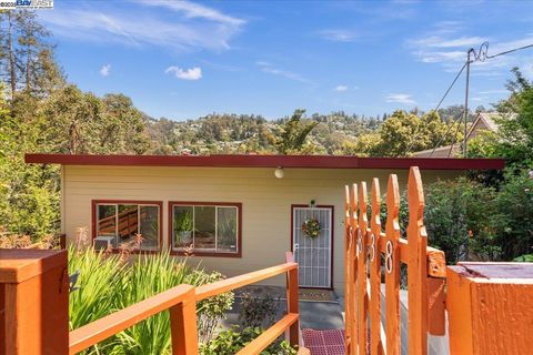 5838 Nottingham Dr, Oakland, CA 94611 - MLS#: 41093562