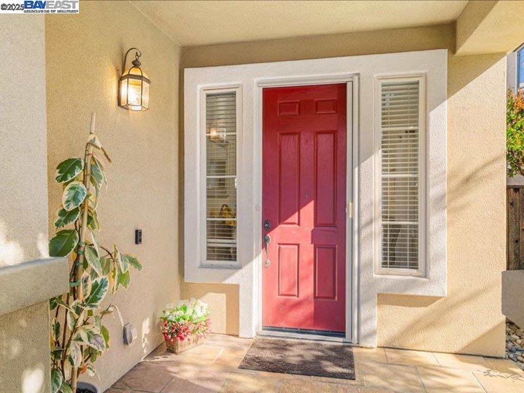 Photo of 116 St Malo Ct, Martinez, CA 94553 (MLS # 41115735)