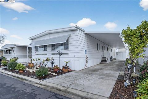 Photo of 375 Santa Paula, San Leandro, CA 94579 (MLS # 41119622)