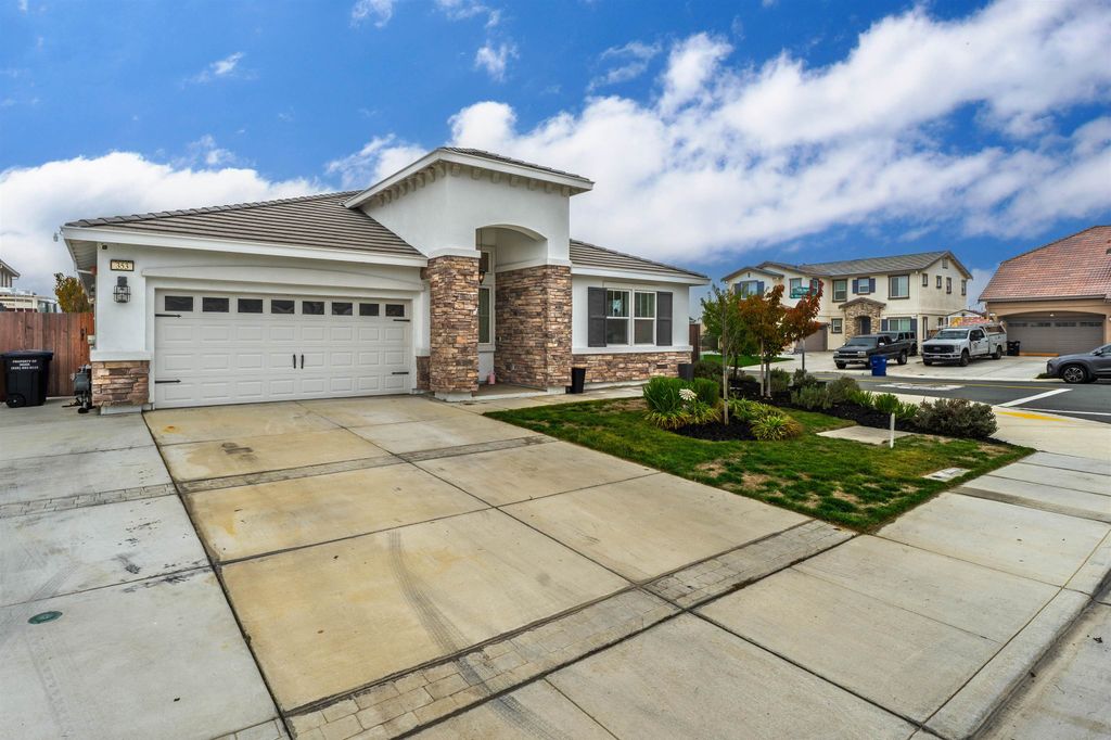 Photo of 353 Barn Dance Way, Oakley, CA 94561 (MLS # 41124380)