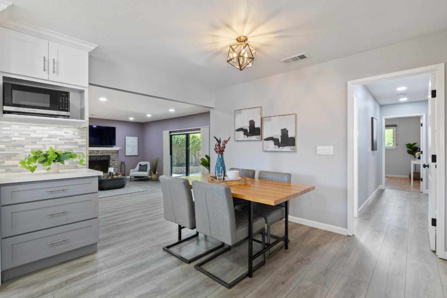 Sunnyvale, California 94087, United States, 4 Bedrooms Bedrooms, ,2 BathroomsBathrooms,Residential,Pending,123975