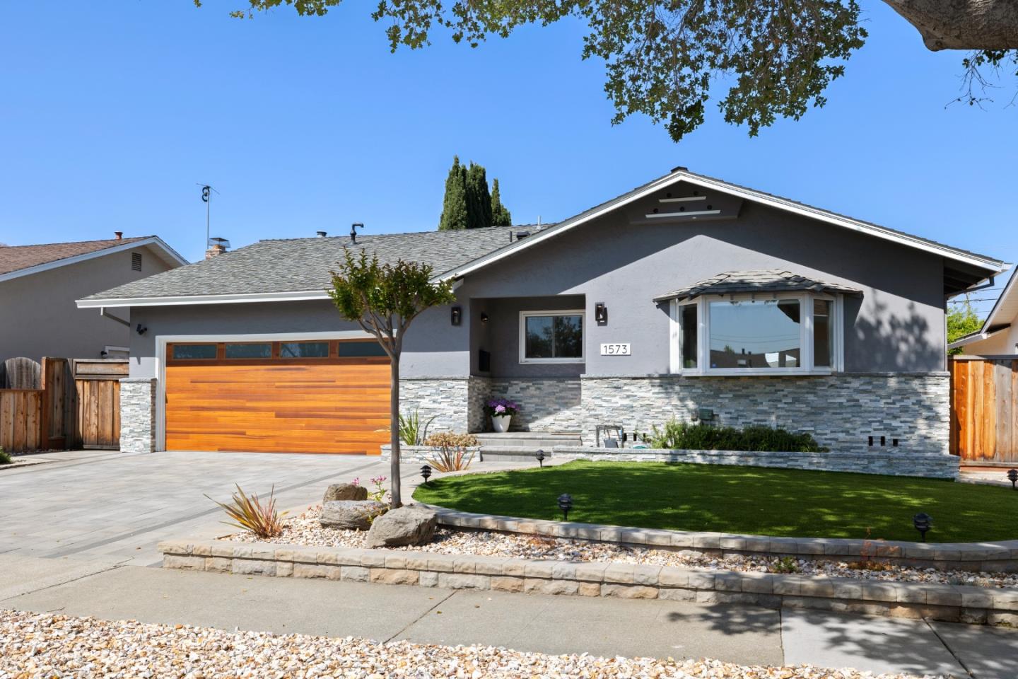 Sunnyvale, California 94087, United States, 4 Bedrooms Bedrooms, ,2 BathroomsBathrooms,Residential,Pending,123975