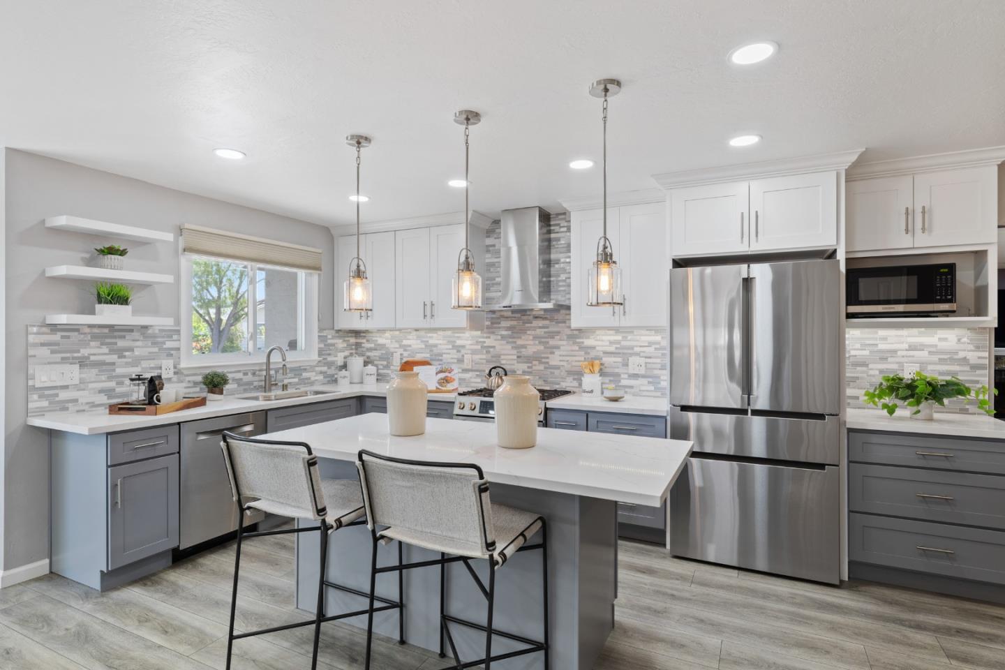 Sunnyvale, California 94087, United States, 4 Bedrooms Bedrooms, ,2 BathroomsBathrooms,Residential,Pending,123975