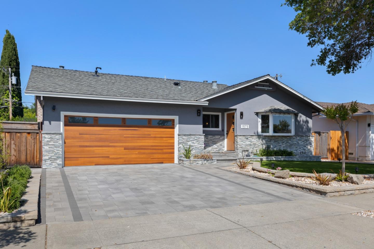 Sunnyvale, California 94087, United States, 4 Bedrooms Bedrooms, ,2 BathroomsBathrooms,Residential,Pending,123975