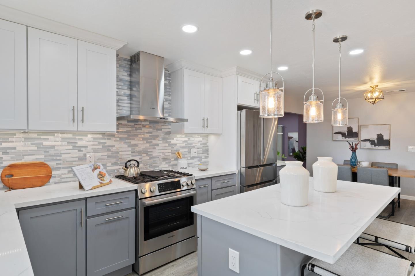 Sunnyvale, California 94087, United States, 4 Bedrooms Bedrooms, ,2 BathroomsBathrooms,Residential,Pending,123975