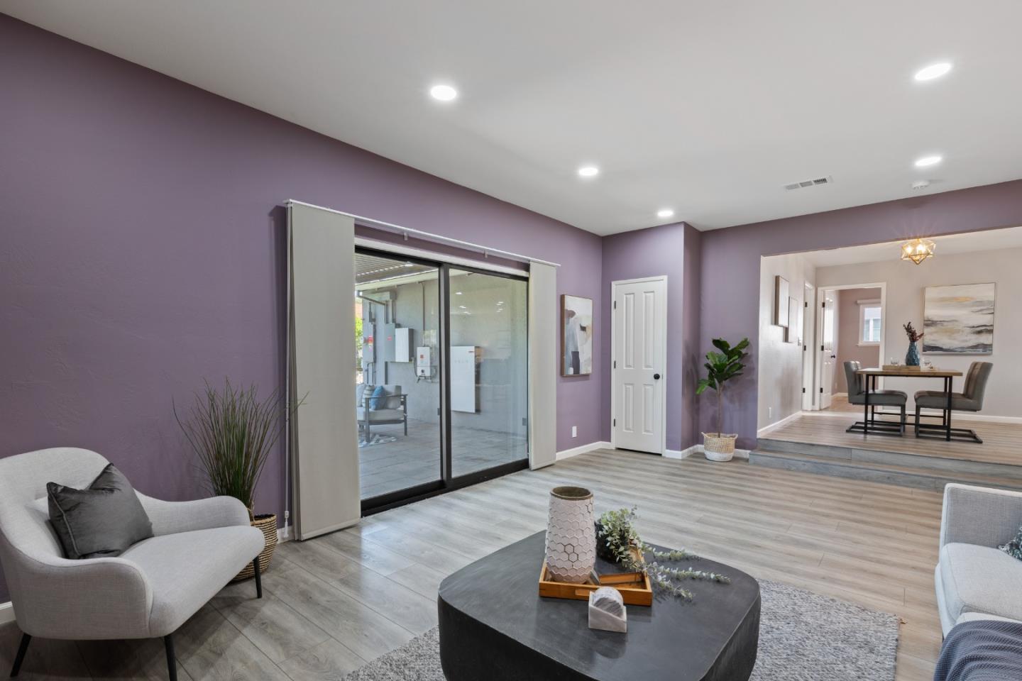 Sunnyvale, California 94087, United States, 4 Bedrooms Bedrooms, ,2 BathroomsBathrooms,Residential,Pending,123975