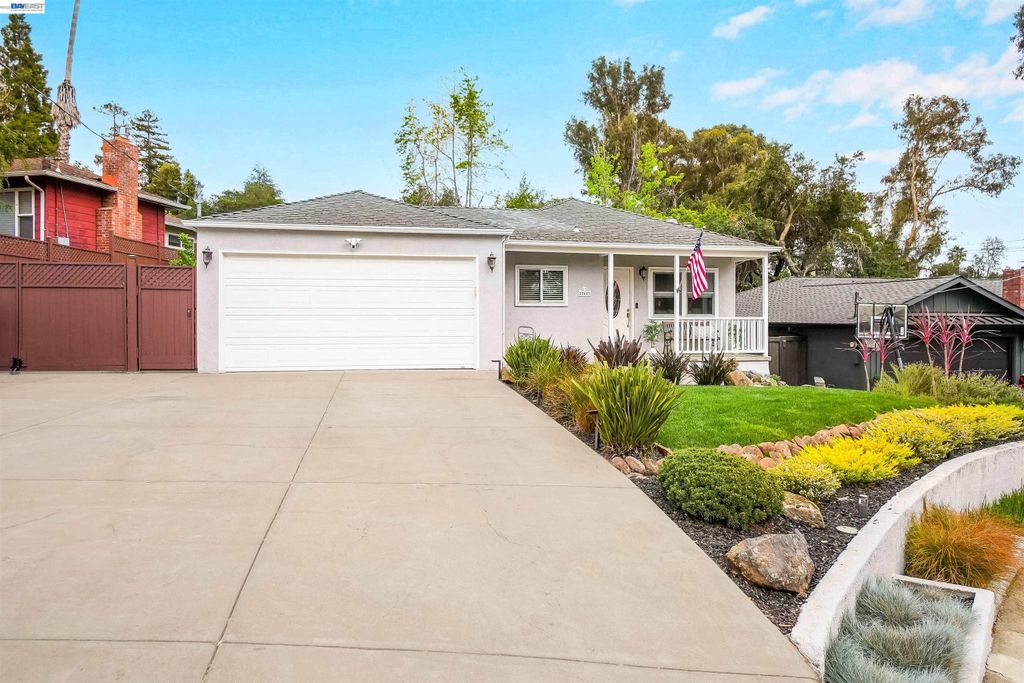 Photo of 22643 Valley View Dr, Hayward, CA 94541 (MLS # 41129691)
