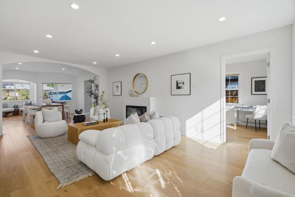 Photo of 1041 Menlo Oaks Drive, Menlo Park, CA 94025 (MLS # ML82026436)