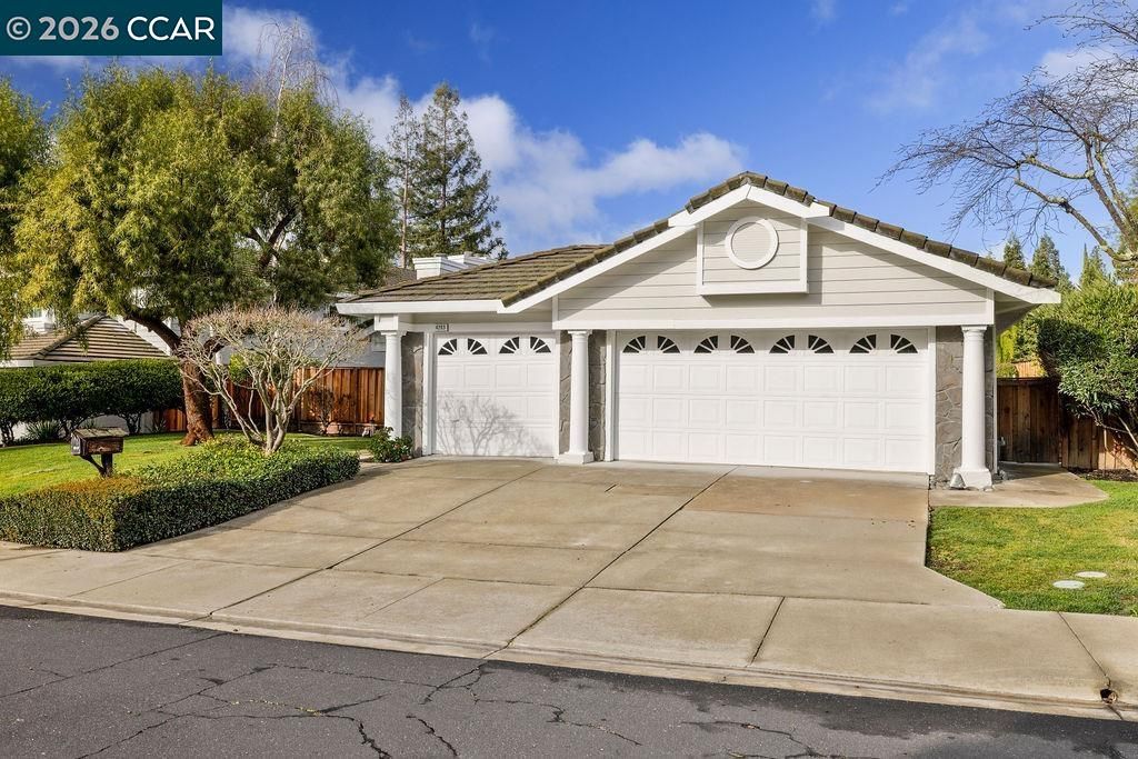 Photo of 4283 Knollview Dr, Danville, CA 94506 (MLS # 41127185)