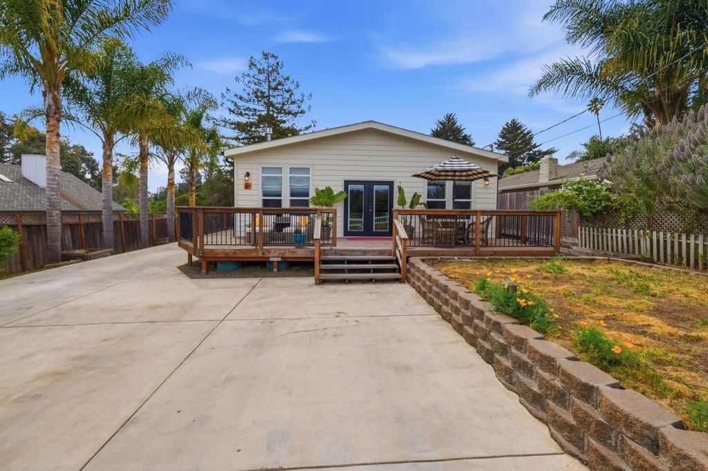 Photo of 68 Mountain View Road, Corralitos (watsonville), CA 95076 (MLS # ML82041006)