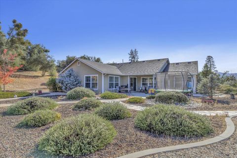 A home in Ahwahnee