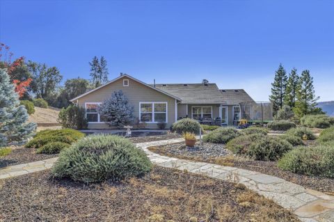 A home in Ahwahnee