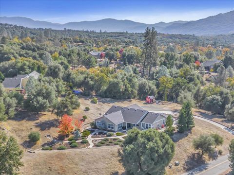 A home in Ahwahnee