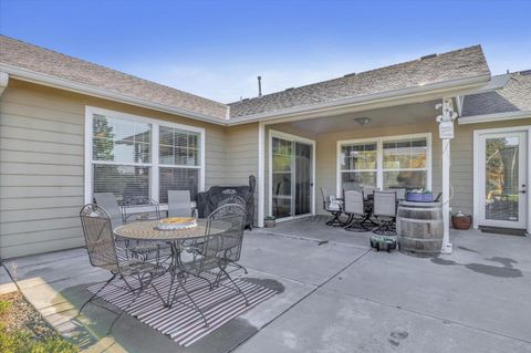 A home in Ahwahnee