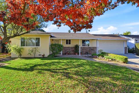 Photo of 4975 Bel Escou Drive, San Jose, CA 95124 (MLS # ML82028726)